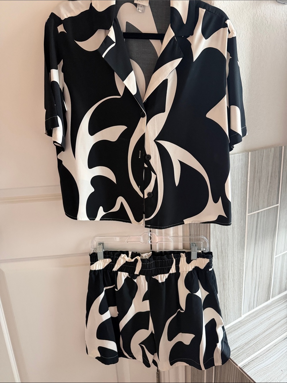 Black & White Abstract Print Two-Piece Shorts Set